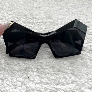 Black Oversized Sunnies